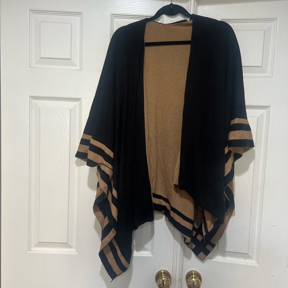 Lauren Ralph Lauren Reversible Jet Set Knit Ruana Wrap Cape Sweater Black/Camel‎